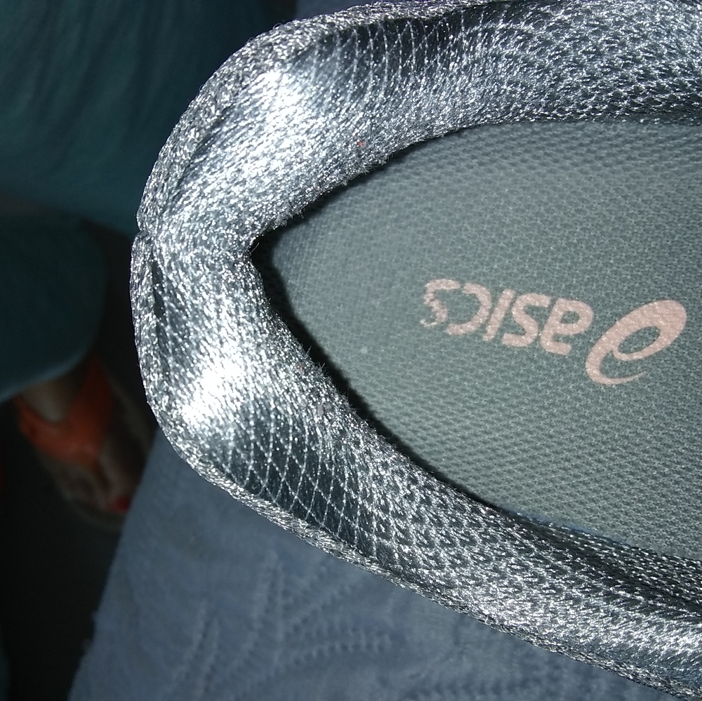 SOLD Asics Gel Quantum 180 - Picture 6 of 8
